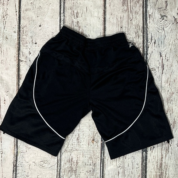 New York Knicks NY NBA Basketball Athletic Boys Kids Youth Shorts - Picture 2 of 8